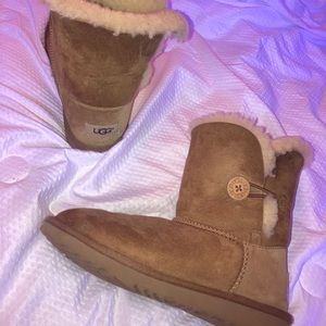 Gently used UGGS ✨